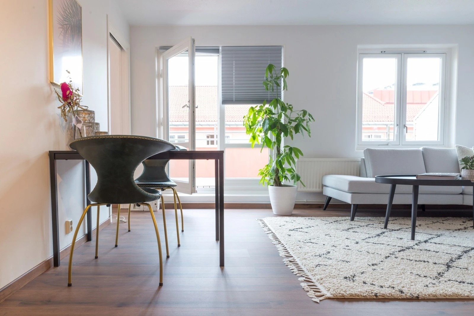 Stue. Møblene er tidliger leietakers